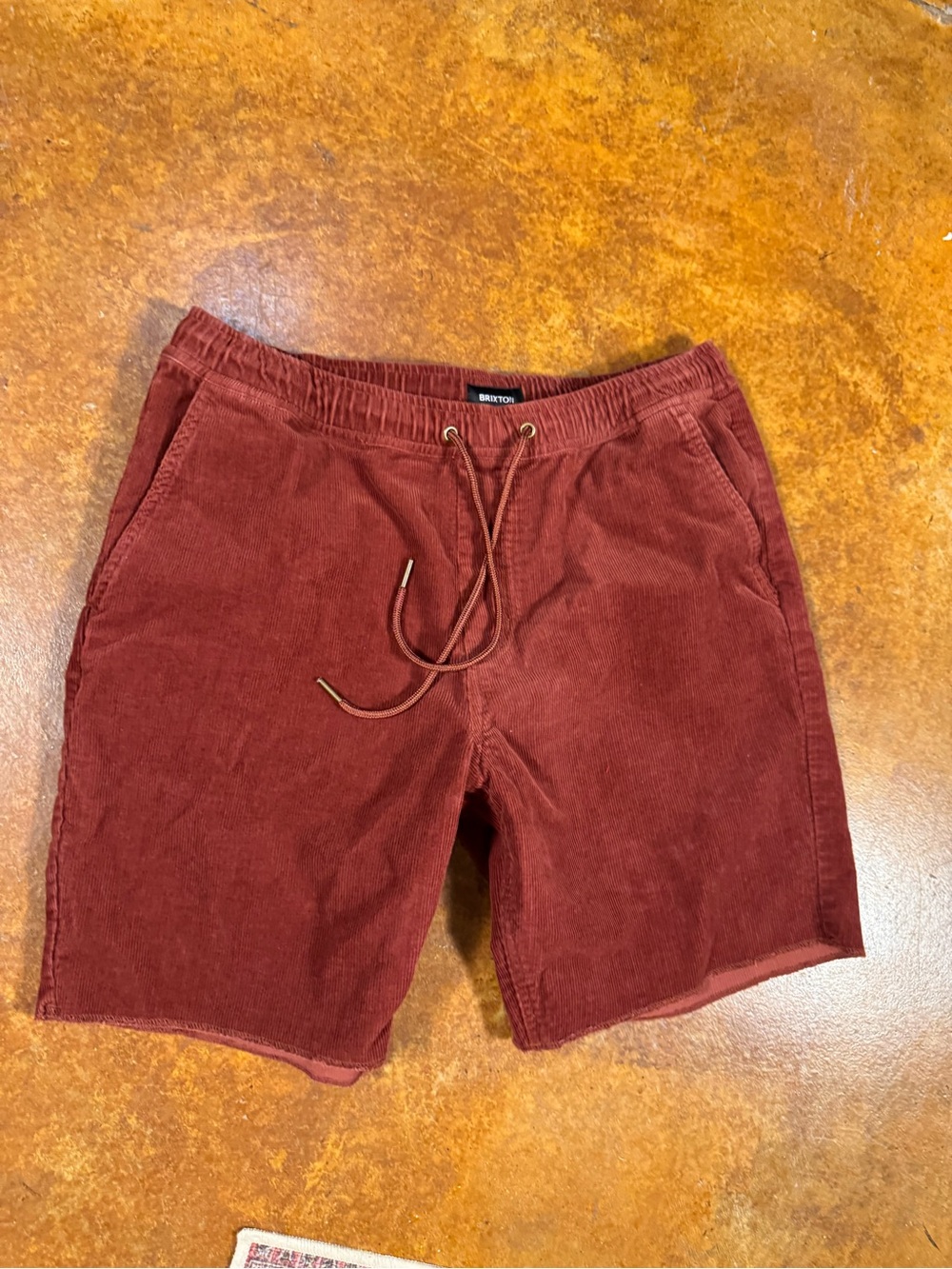 Brixton men’s maroon corduroy drawstring 8 inch inseam shorts size large